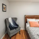A-Home By Chinook Mall And Heritage Park