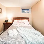A-Home By Chinook Mall And Heritage Park