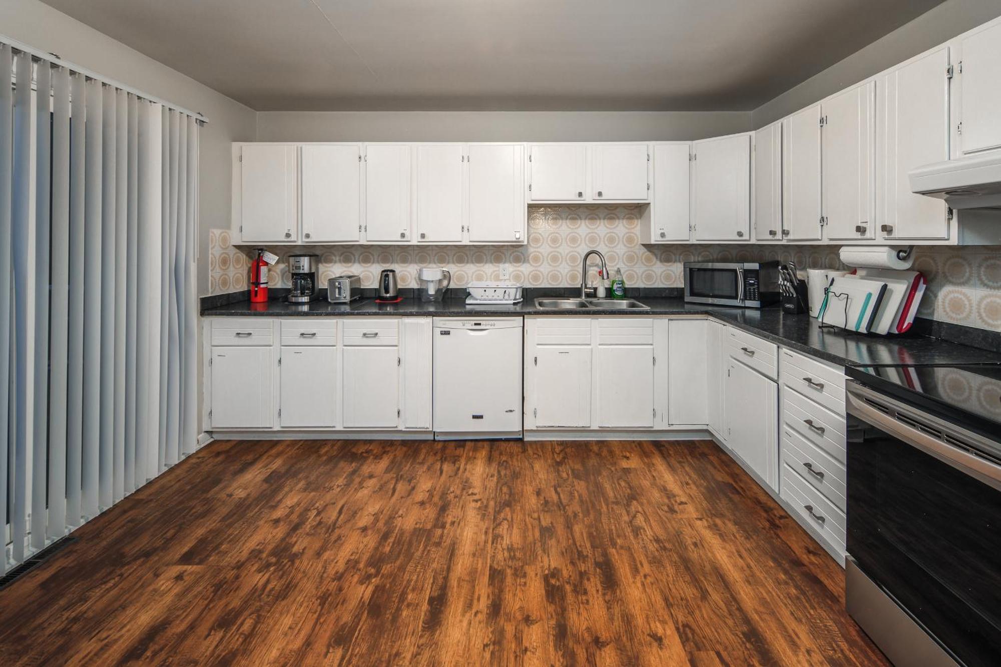 A-home By Chinook Mall And Heritage Park Calgary