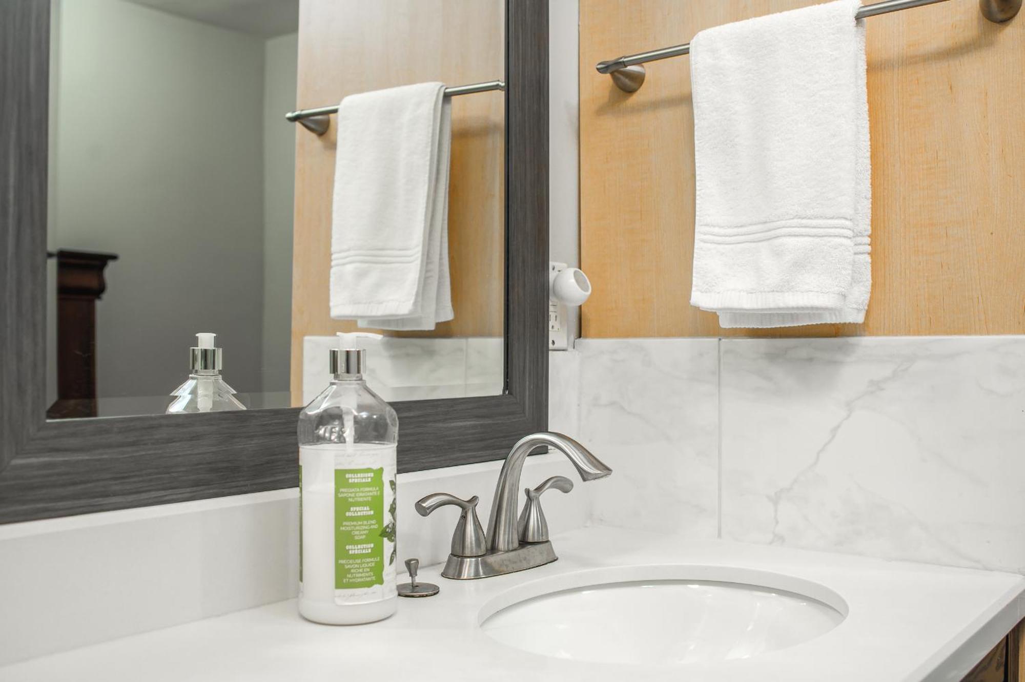 Guest house A-home By Chinook Mall And Heritage Park Calgary